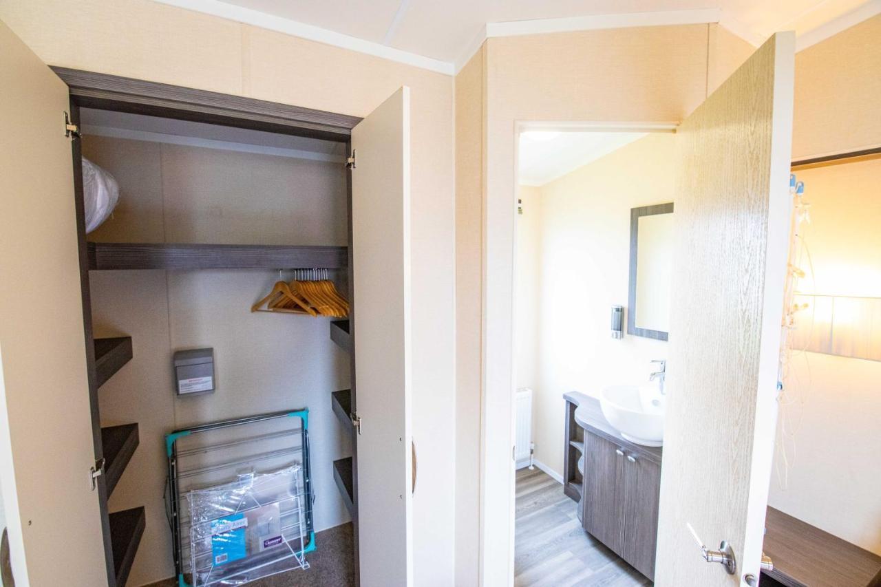 Big Skies Platinum Plus Holiday Home With Wifi, Netflix, Dishwasher, Decking Camber ภายนอก รูปภาพ