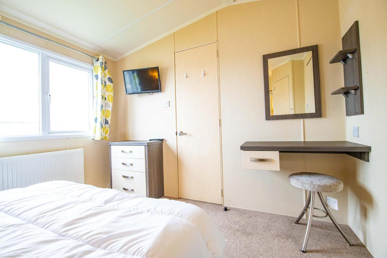 Big Skies Platinum Plus Holiday Home With Wifi, Netflix, Dishwasher, Decking Camber ภายนอก รูปภาพ
