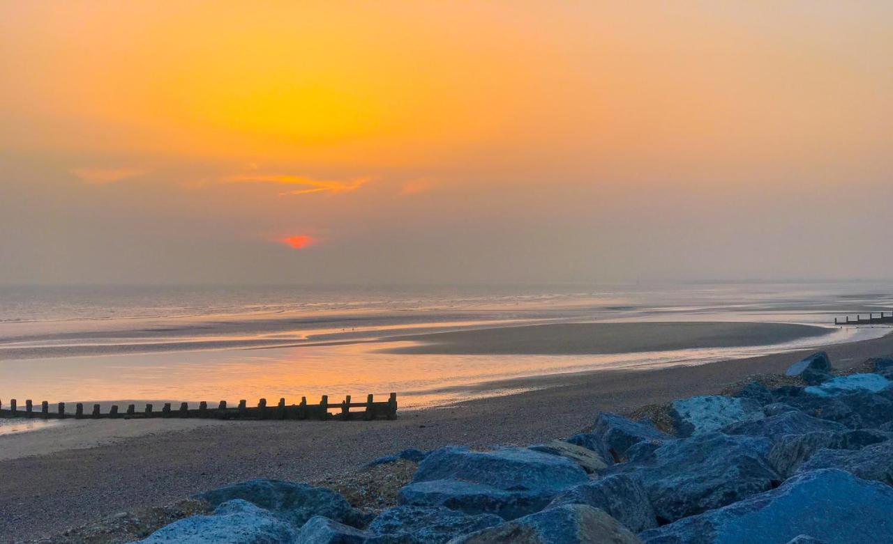 Big Skies Platinum Plus Holiday Home With Wifi, Netflix, Dishwasher, Decking Camber ภายนอก รูปภาพ