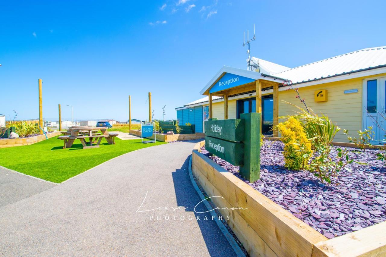 Big Skies Platinum Plus Holiday Home With Wifi, Netflix, Dishwasher, Decking Camber ภายนอก รูปภาพ